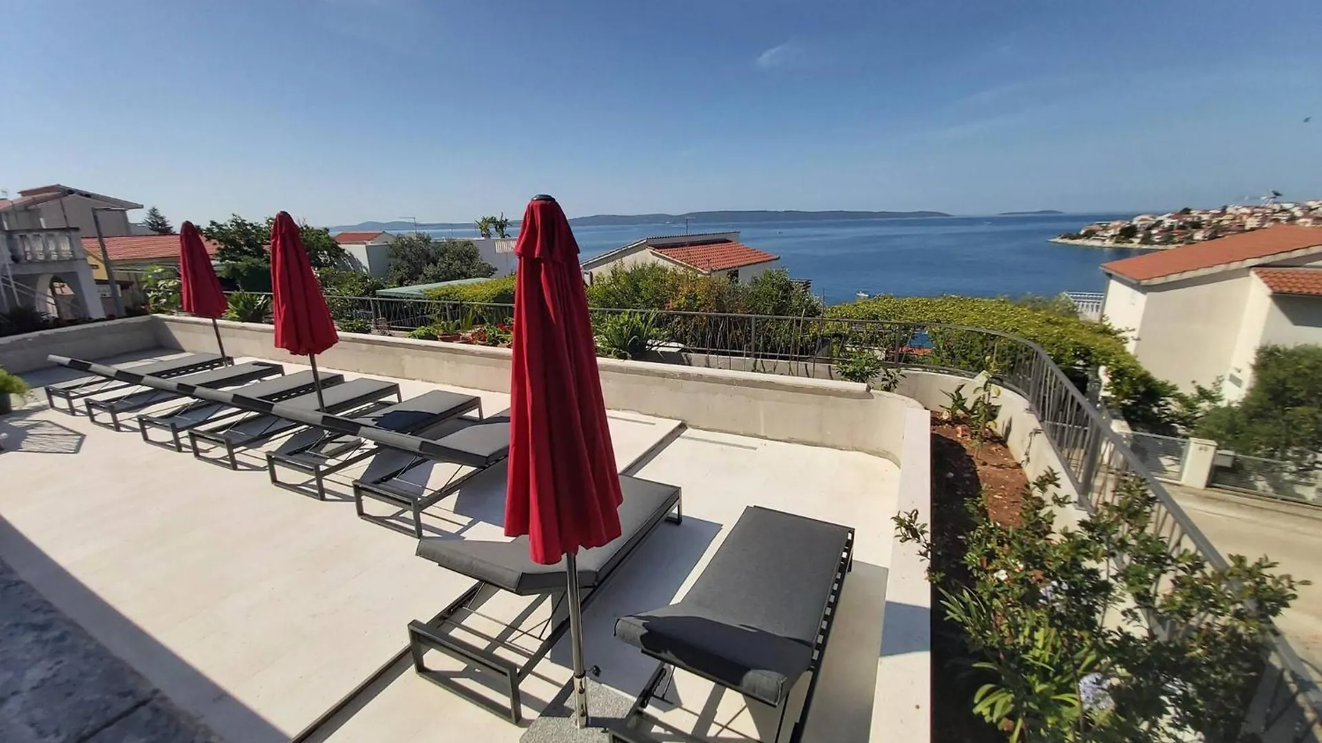 Infinity Pool, Stunning Sea View, Apartment 2 Trogir