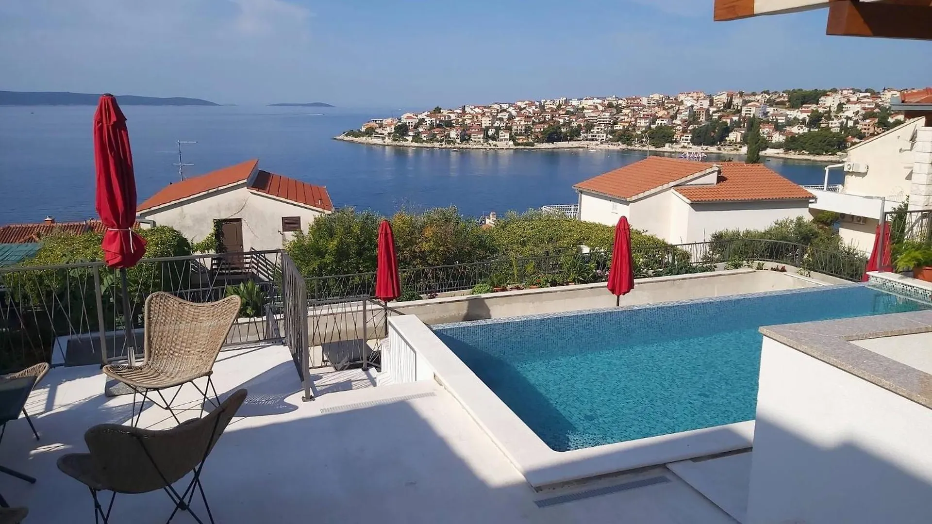 Infinity Pool, Stunning Sea View, Apartment 2 Trogir