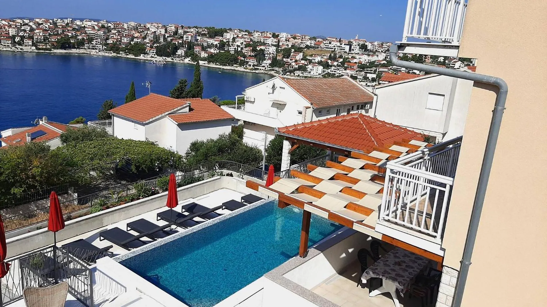 Infinity Pool, Stunning Sea View, Apartment 2 Trogir